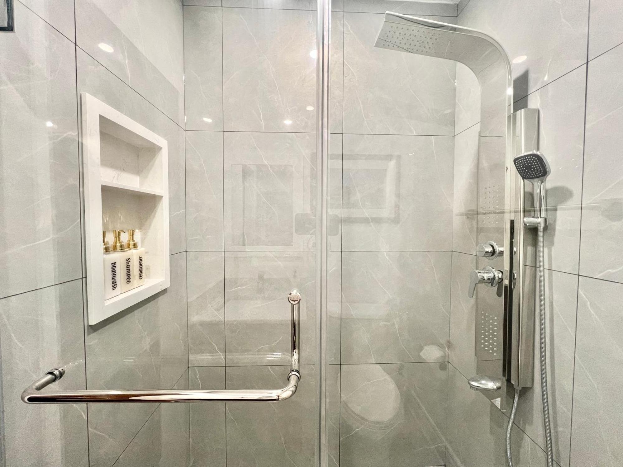 Upgraded Rooms With Bath 7-Min To Subway Near Downsview Rogers Stadium Toronto Zewnętrze zdjęcie