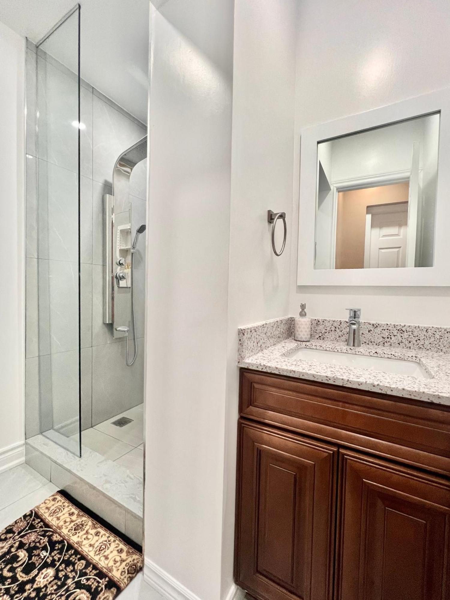 Upgraded Rooms With Bath 7-Min To Subway Near Downsview Rogers Stadium Toronto Zewnętrze zdjęcie